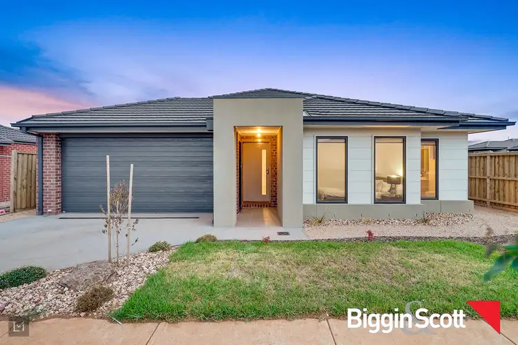 8 Welshie Street, Rockbank VIC 3335
