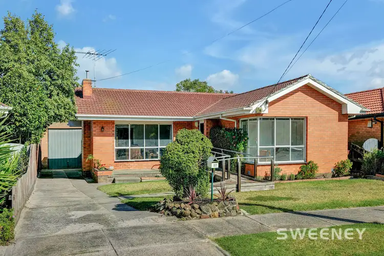 27 Chifley Avenue, Altona VIC 3018