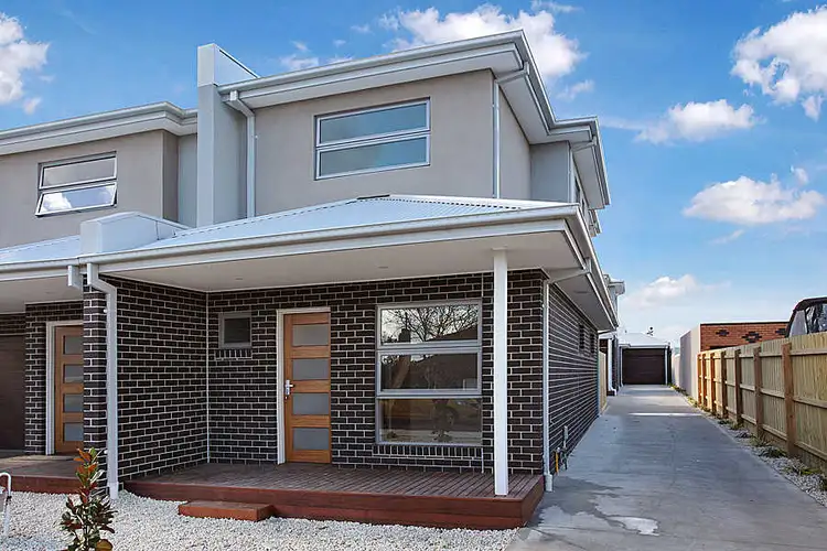 2/3 Marsh Street