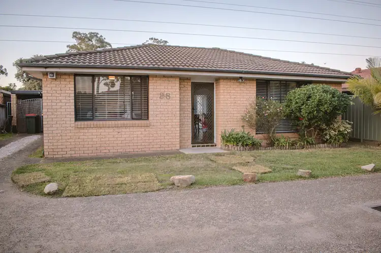 2/8 Woodvale Close, Plumpton NSW 2761