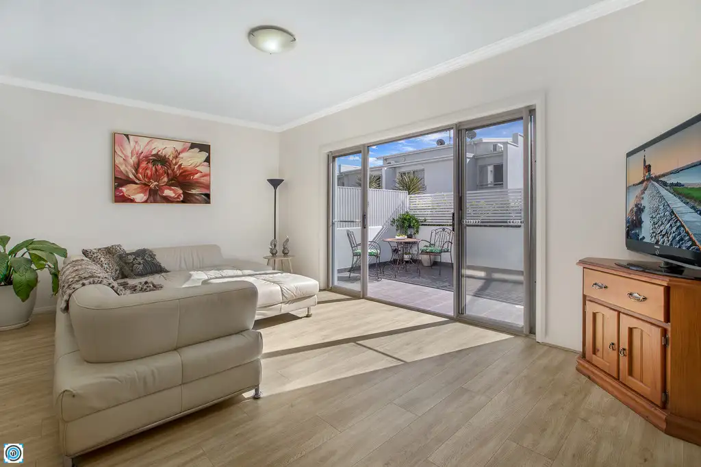 Main view of Homely townhouse listing, 2/27 Rawlinson Avenue, Wollongong NSW 2500