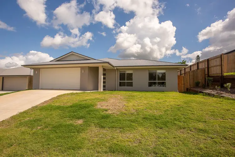 3 Farmer Court, Southside QLD 4570