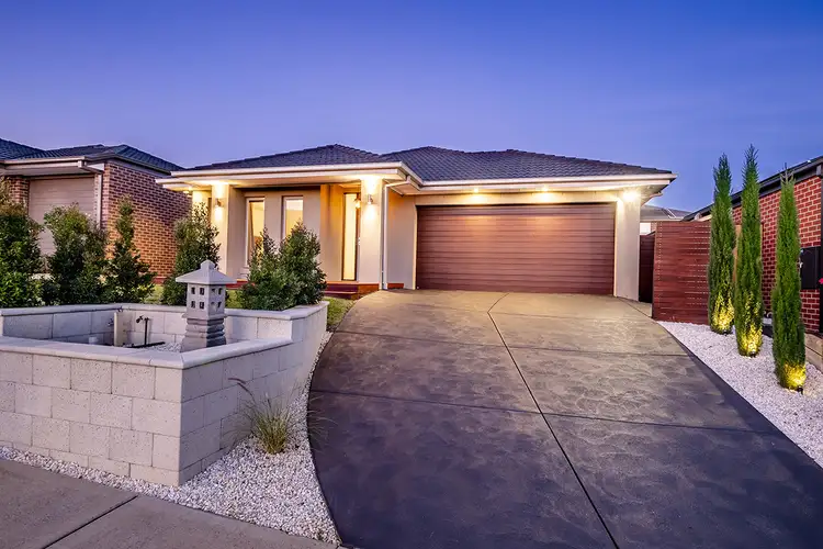 12 Manoora Avenue, Clyde North VIC 3978