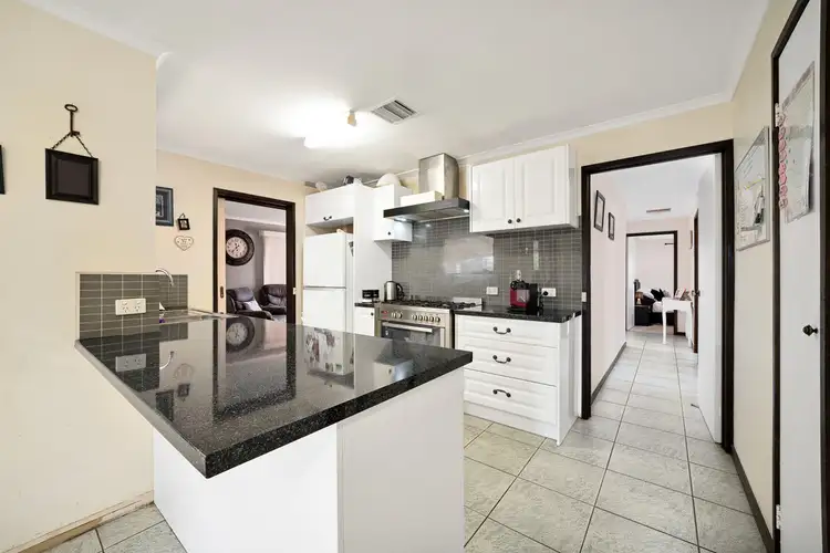 17 Pamela court, Melton West VIC 3337