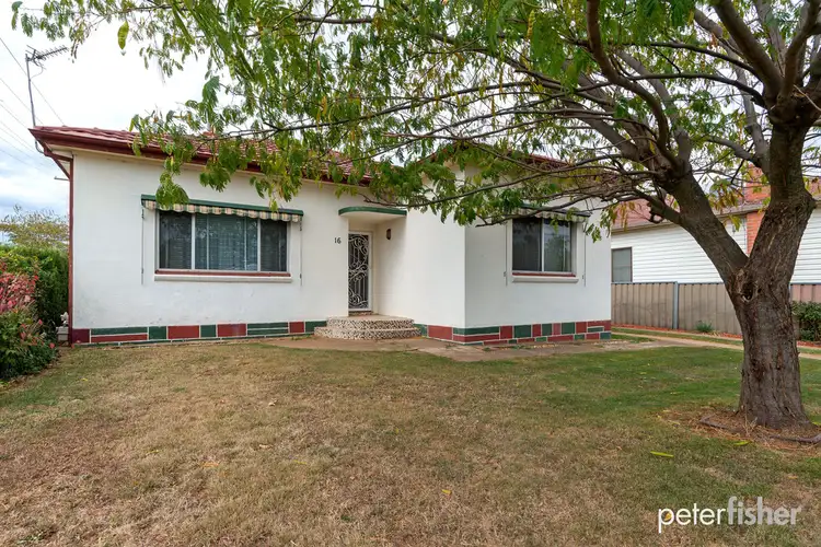 16 Kearneys Drive, Orange NSW 2800