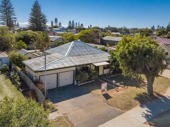 182 Shenton Street, Beachlands WA 6530
