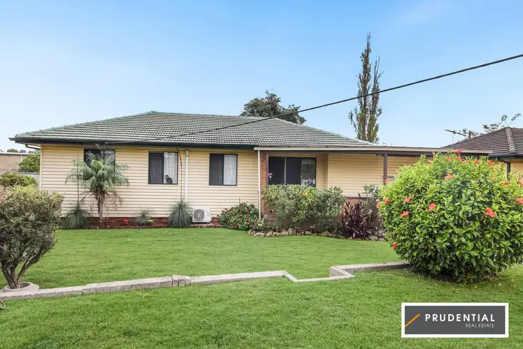 31 O'Neile Crescent, Lurnea NSW 2170