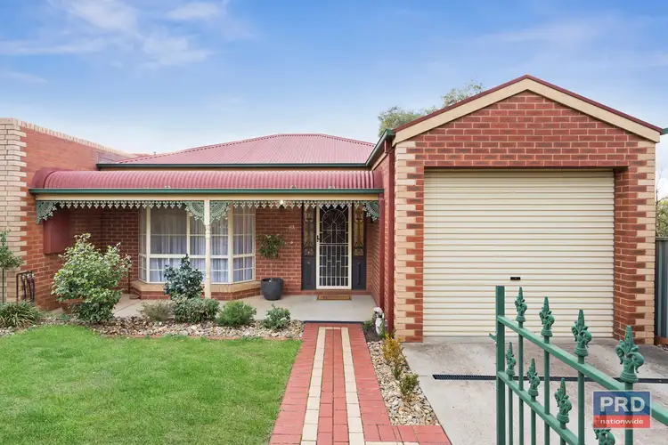 8A Hamlet Street, Quarry Hill VIC 3550