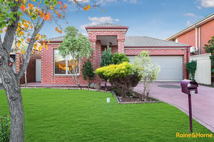 33 BLENHEIM WAY, Caroline Springs VIC 3023