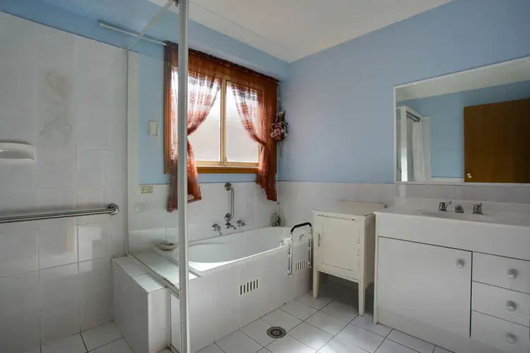 Sixth view of Homely house listing, 2/6 Kyanite Place, Eagle Vale NSW 2558