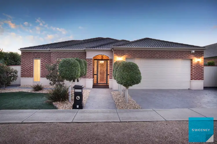 2 Moray Close, Taylors Hill VIC 3037