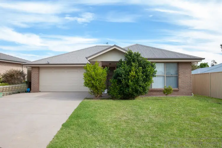 6 Carnarvon Circuit, East Maitland NSW 2323