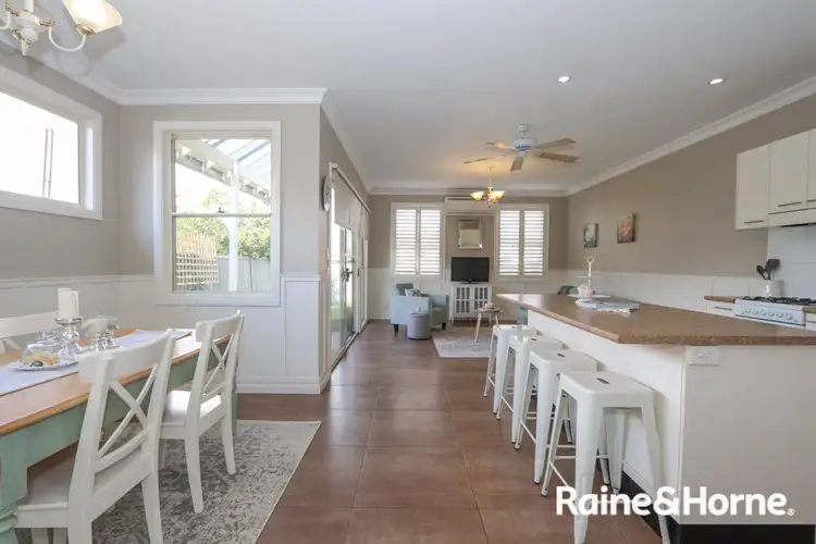 136 Bentinck Street, Bathurst NSW 2795