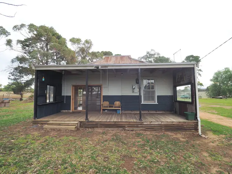 24 Campbells Reef Road, Moyston VIC 3377