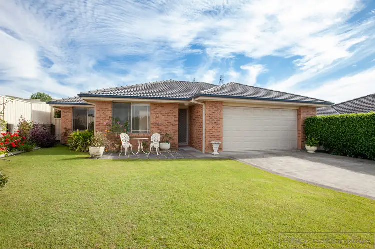 2/18 Jenna Drive, Raworth NSW 2321