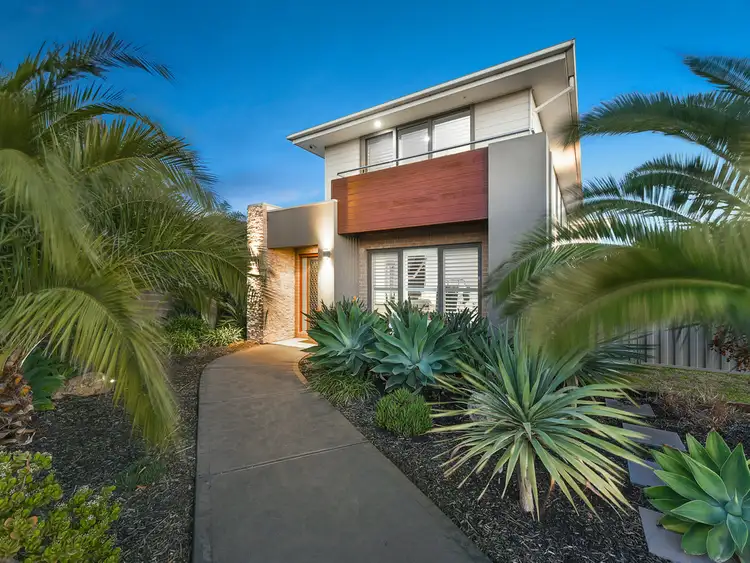 2 Yorkshire Drive, Cranbourne North VIC 3977