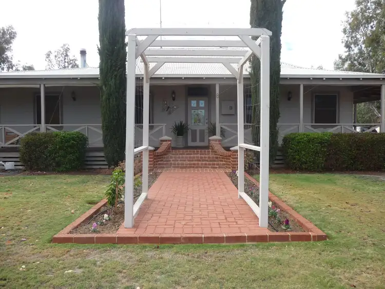 8 MEARES STREET, York WA 6302