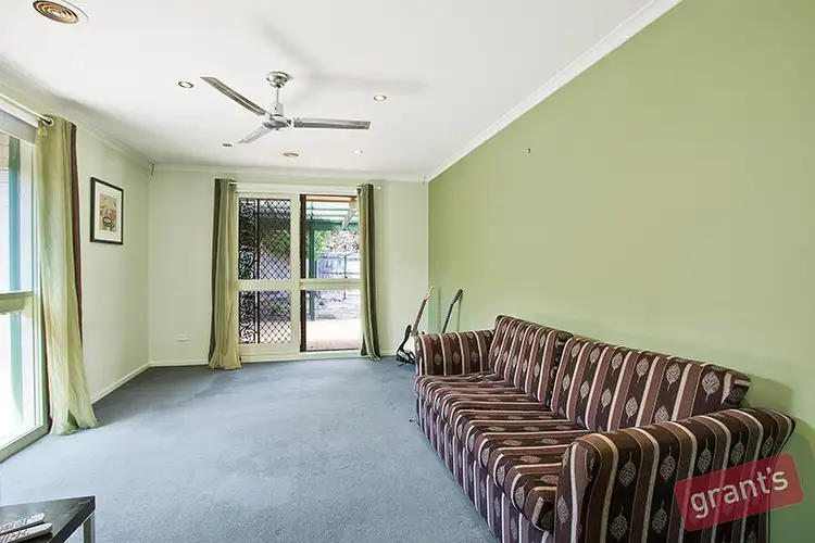 Seventh view of Homely house listing, 15 Strawbent Rise, Narre Warren VIC 3805