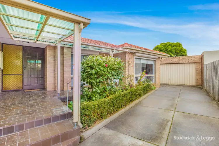 17 Katrina Drive, Gladstone Park VIC 3043
