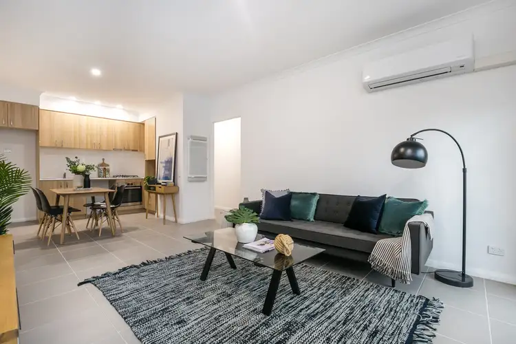 2/12 Angus Avenue