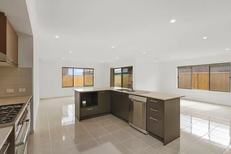 9 Hirst Street, Cranbourne North VIC 3977