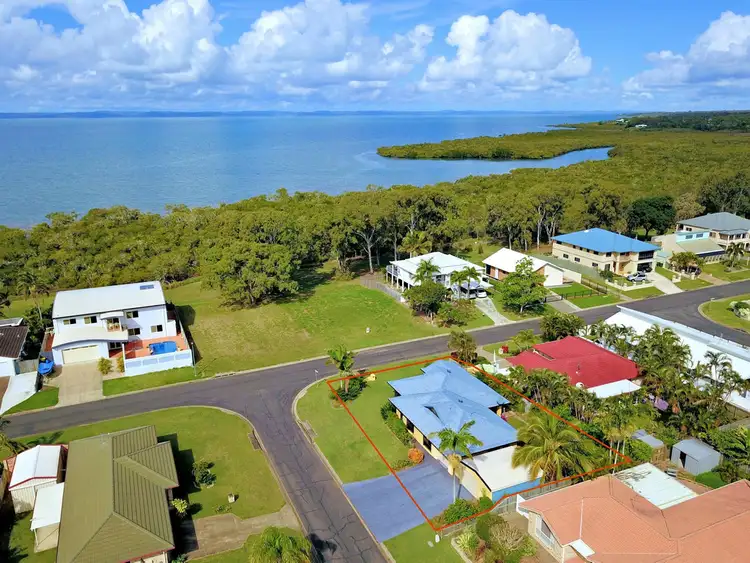 7 Foreshore Drive, Urangan QLD 4655