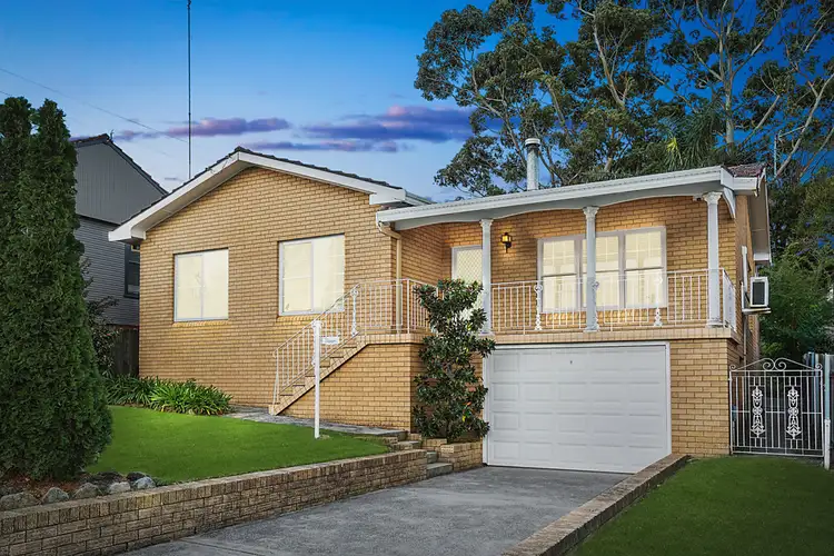 11 London Drive, West Wollongong NSW 2500