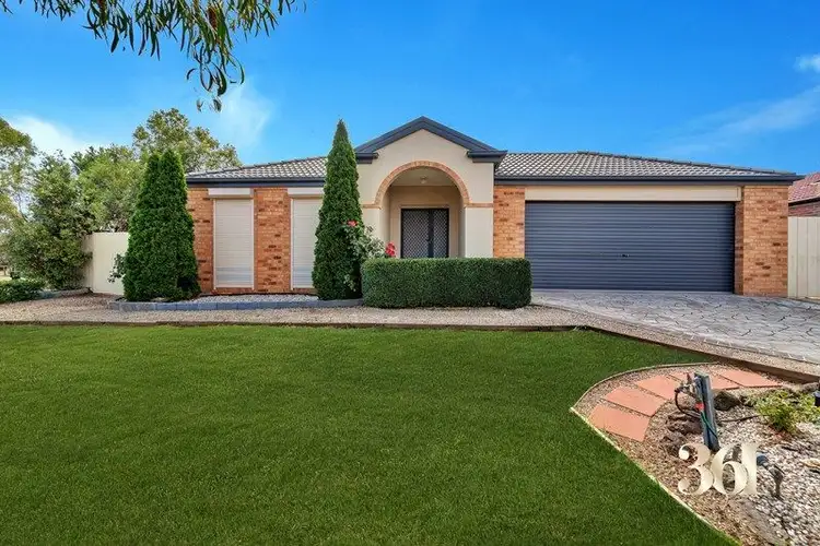 1 London Crt, Kurunjang VIC 3337