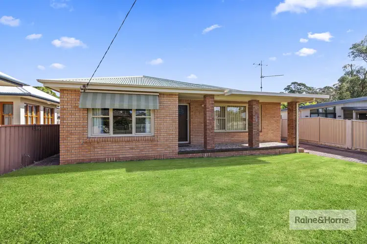 8 Robin Crescent, Woy Woy NSW 2256