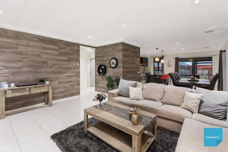 Sixth view of Homely house listing, 10 Aubisque Close, Fraser Rise VIC 3336