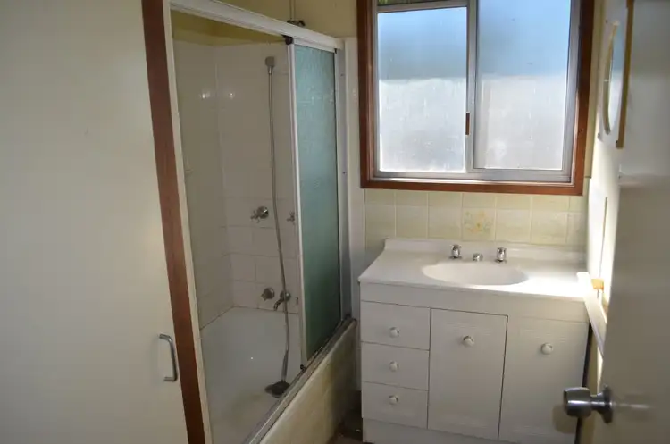 Seventh view of Homely house listing, 5 Opal Lane, Emerald QLD 4720