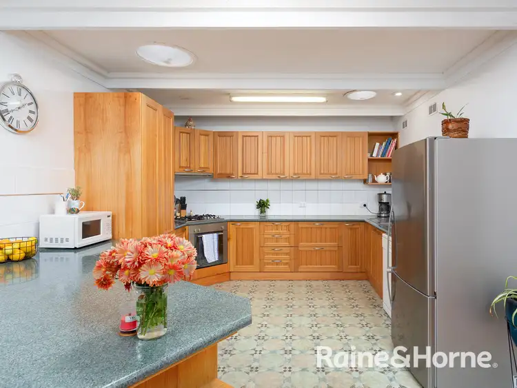 54 Vincent Road, Lake Albert NSW 2650
