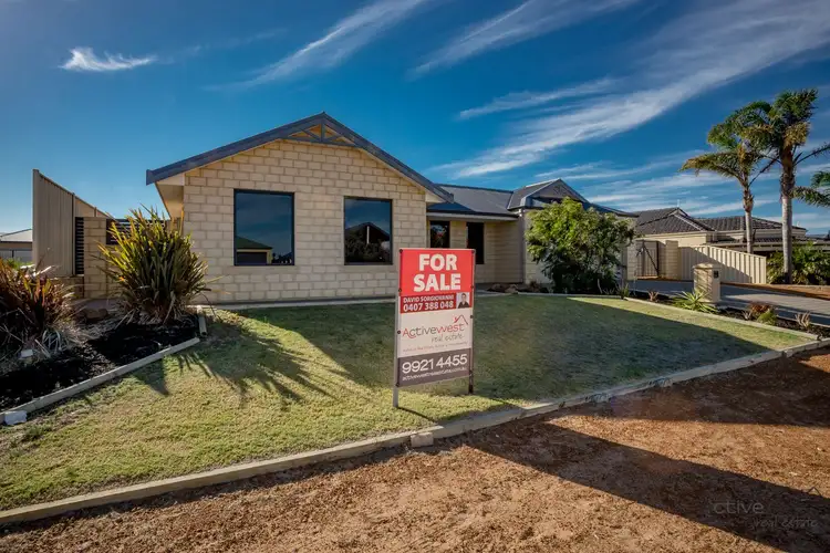 33 Columbus Boulevard, Wandina WA 6530