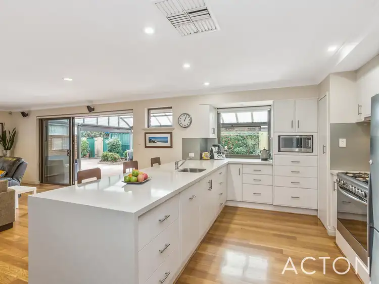 4 Lachlan Way, Bibra Lake WA 6163