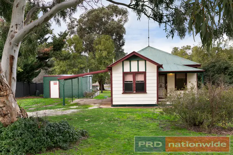 3 Surrey Street, Linton VIC 3360