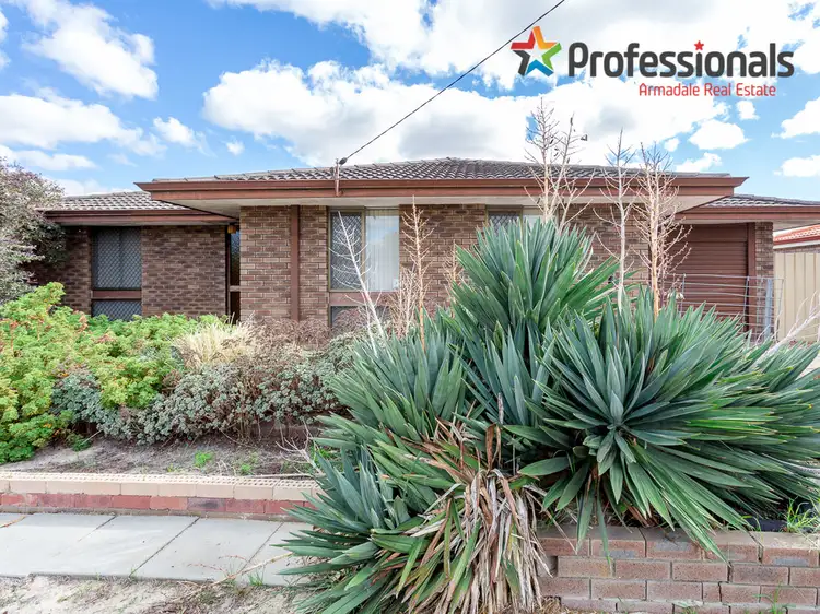 16 Regina Rd, Kelmscott WA 6111