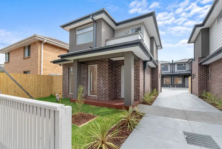 2/2a Truman Street, South Kingsville VIC 3015