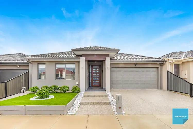 16 Caro Way, Fraser Rise VIC 3336