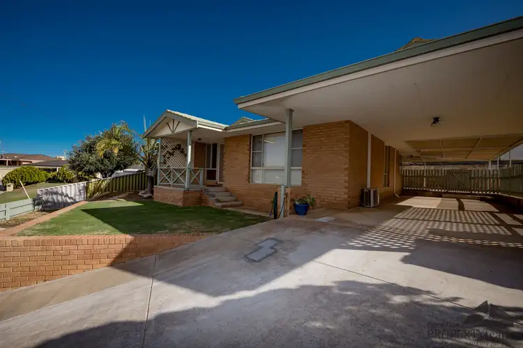 8 Paula Maslen Place