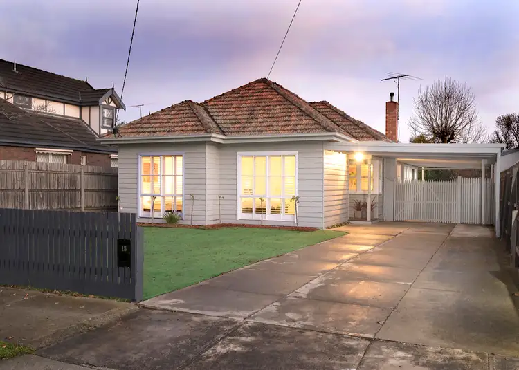 15 Henshall Road, Strathmore VIC 3041