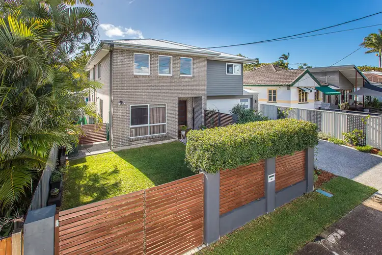 42 King St, Woody Point QLD 4019