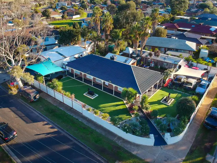15-17 Eyre Street, Melton South VIC 3338