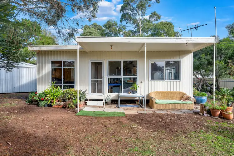 16 Lakeside Avenue, Clayton Bay SA 5256