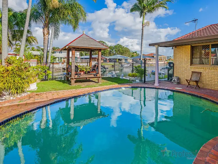 330 Bayview Street, Hollywell QLD 4216