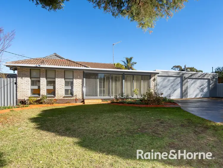 18 Cooinbil Crescent, Kooringal NSW 2650