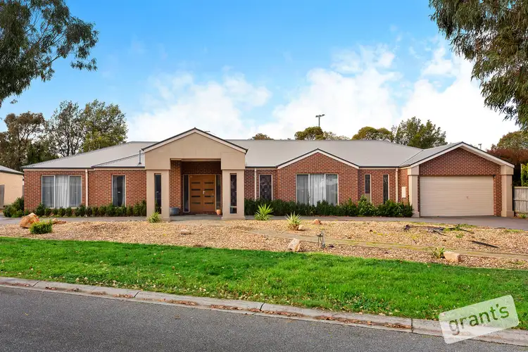 16 Foxborough Glade, Narre Warren North VIC 3804