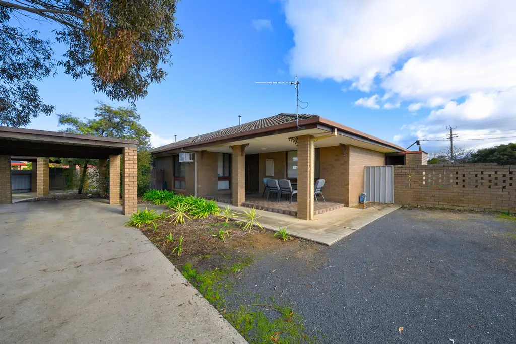Main view of Homely unit listing, 1/1 Robert Crescent, Wodonga VIC 3690