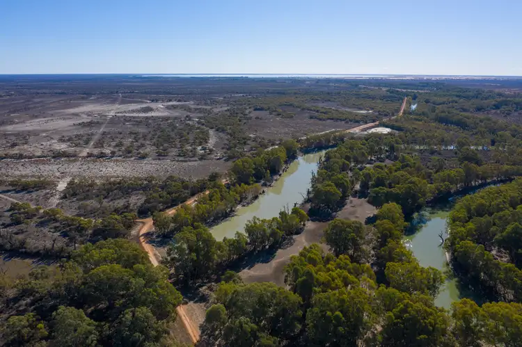 - Rufus River Road, Wentworth NSW 2648