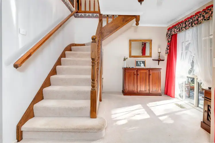 Second view of Homely house listing, 2 Nurla Court, Frankston VIC 3199