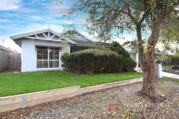 5 Samantha Crescent, Cranbourne North VIC 3977